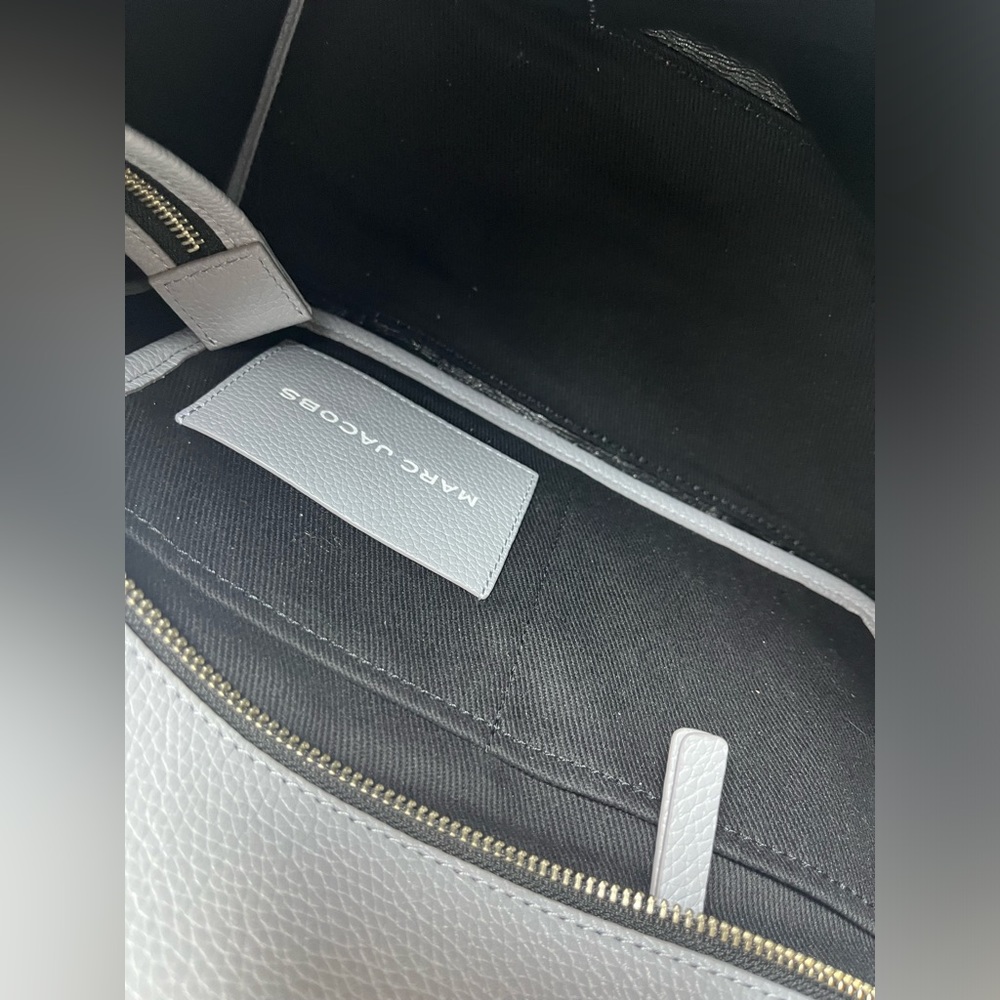 The Marc Jacob’s Leather Medium Tote Bag in Wolf Grey - Picture 9 of 12